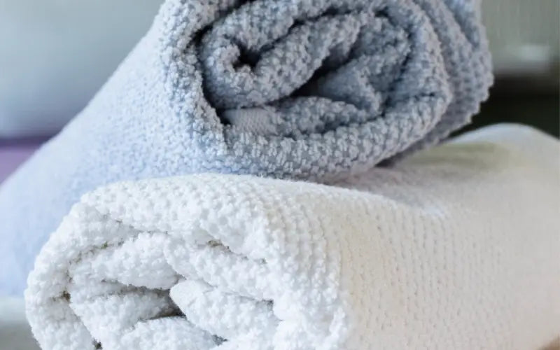 Bath Blanket vs Regular Blanket: 7 Key Differences (2026 Guide)
